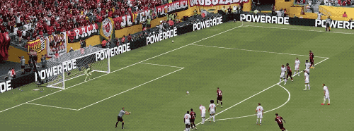 九游app下载最新版本-TheShy迎来十五赛季出色发挥，拜仁观众热烈欢呼！的简单介绍